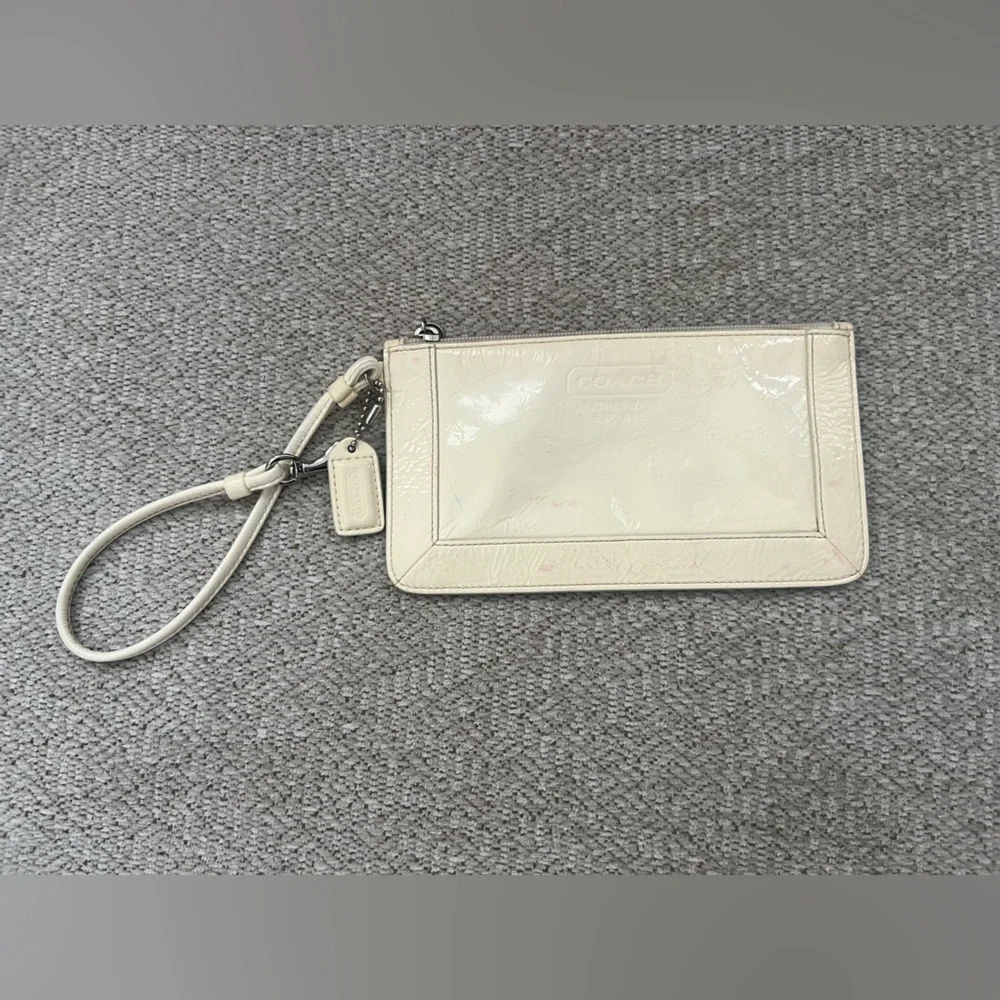 Vintage Patent leather Coach Cream wristlet